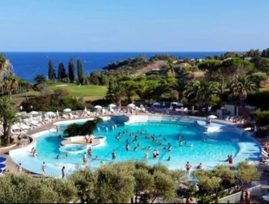 Superbe Appartement Village Cap Esterel 4P Climatise Saint-Raphaël المظهر الخارجي الصورة